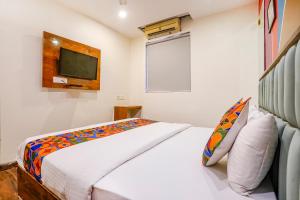 Postel nebo postele na pokoji v ubytování FabHotel Twigo Inn