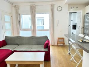 Kuchnia lub aneks kuchenny w obiekcie LUMINOSO APARTAMENTO en el centro de Cádiz