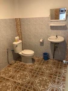 a bathroom with a toilet and a sink at Sandee Place Mountain View Bed&Breakfast in Chom Thong +28 photos