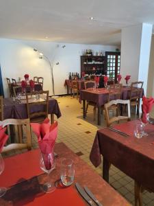 Restaurace v ubytování Hôtel de la promenade