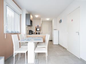 a kitchen and dining room with a table and chairs at La DUNE N 01 - VILLA 3P6 in Valras-Plage