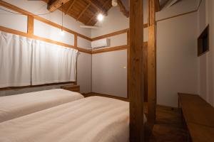 Voodi või voodid majutusasutuse 町に停泊する港のフロント moyai 舫 toas