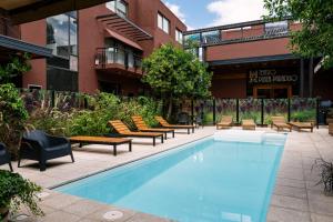 A piscina localizada em Plaza Paradiso Petit Hotel ou nos arredores