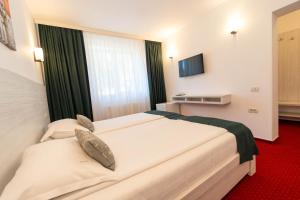 Postel nebo postele na pokoji v ubytování Hotel Cirus