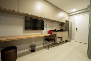 Apartamentos Studio Allure Moema - Com café da manhã opcional, Recepção e Valet 24 horas的厨房或小厨房