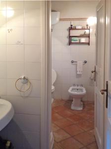 Vonios kambarys apgyvendinimo įstaigoje Casale Ai Poggi