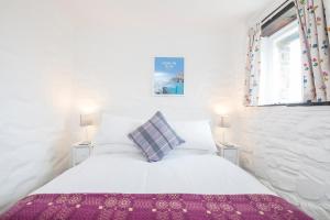 Ένα ή περισσότερα κρεβάτια σε δωμάτιο στο Stone Cottage