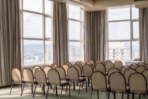 A seating area at DELPLAZA Excelsior São Paulo - By Monreale