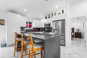 Η κουζίνα ή μικρή κουζίνα στο Family Favorite- Heated Pool, 2 Kings, Everglades +42 φωτογραφίες