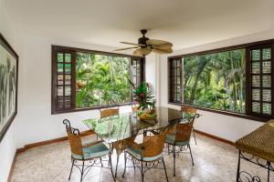 Zahrada ubytování Villa with Swimming Pool, Jacuzzi and Sauna