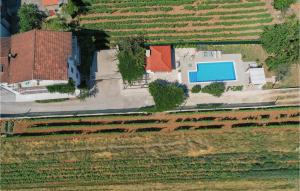 Bazén v ubytování 6 Bedroom Pet Friendly Home In Zmijavci nebo v jeho okolí