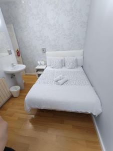 Hostal New Dream Madrid客房内的一张或多张床位