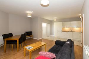 A seating area at Bt1 Apartments - Ivy House 