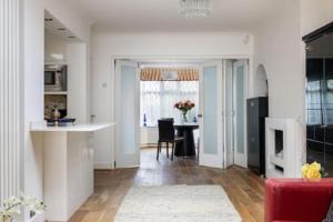 WhittonにあるTudor house · Kingston luxury 5 bed villaのギャラリーの写真