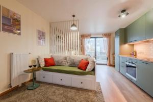 a living room with a couch and a kitchen at Sophos by Kleidos, Disney 15 min, 1 Lit King Size, appartement pour 6P avec parking in Bussy-Saint-Georges