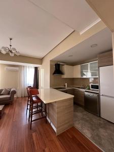 Dapur atau dapur kecil di Bishkek Park Residence +20 gambar