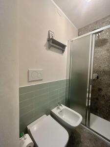 a bathroom with a toilet and a shower and a sink at Casa Bent in Pescara +9 photos