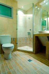 A bathroom at Philippos Xenia Hotel