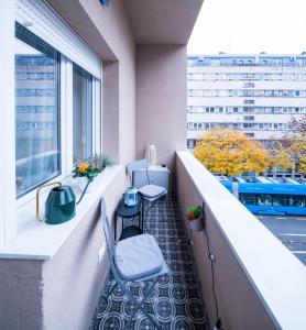 a balcony with a table and chairs and a window at Studio apartman Kvaternik in Zagreb