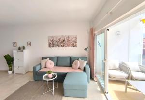 Posezení v ubytování ROSA DE MAR 1 - parking, pool, beachfront, tv channels