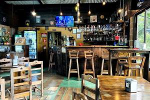 a bar with wooden stools in a restaurant at Cabaña La Finca in Cervantes