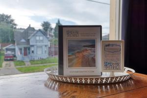 Fotografie z fotogalerie ubytování #StayinMyDistrict Historic Apartment Near Downtown v destinaci Coos Bay