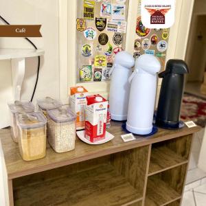 Kemudahan buat kopi dan teh di Pousada Arcanjo Rafael