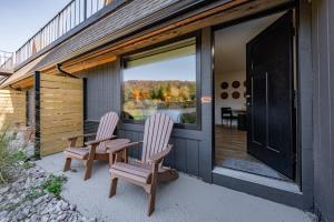 Balkón nebo terasa v ubytování Cove Creek Lodge 105 Poolside Executive King Suite