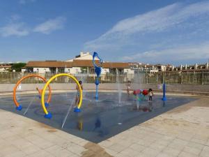 Πισίνα στο ή κοντά στο Appartement avec balcon à Le Barcarès - 32 m² avec piscine