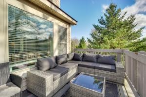 A seating area at 1 Mi to Waterpark Mtn-View Poconos Hideaway!