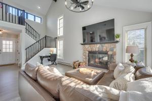 A seating area at 1 Mi to Waterpark Mtn-View Poconos Hideaway!