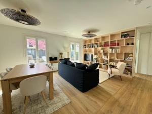 Posezení v ubytování Le Nid Ruthénois - Clim, Wifi, Netflix & Terrasse + 26 fotografií