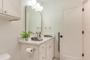 Ένα μπάνιο στο Near Downtown Luxury Townhome in Bentonville! +22 φωτογραφίες