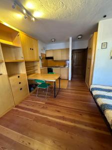 O bucătărie sau chicinetă la Panoramic apartment 71 +4 fotografii