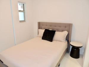 Ένα ή περισσότερα κρεβάτια σε δωμάτιο στο Lux design 2 bedroom unit sleep 4 in SoBe bst area