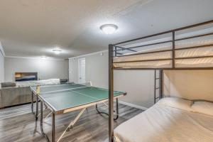 Postel nebo postele na pokoji v ubytování Andover Abode - sleeps 6