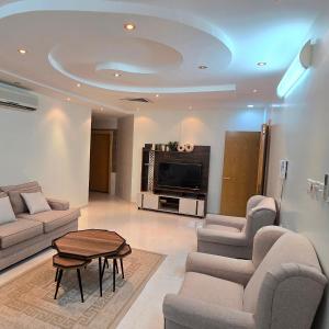 Χώρος καθιστικού στο Al Hamra Family Villa فلة الحمراء العائلية