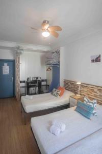 Postel nebo postele na pokoji v ubytování Gurtxu Rooms by Sun Sebastián