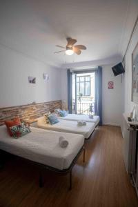 Postel nebo postele na pokoji v ubytování Gurtxu Rooms by Sun Sebastián