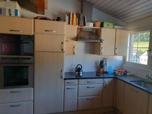 Cucina o angolo cottura di Tannenzapfenland, PRIVAT ZIMMER Akasha