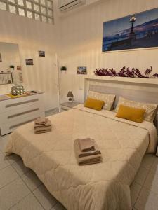 A bed or beds in a room at Antonella home b&b
