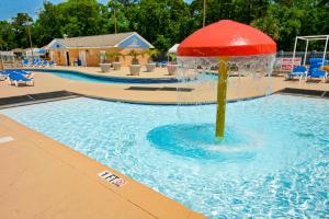 Πισίνα στο ή κοντά στο Myrtle Beach Resort B-446