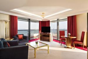 טלויזיה ו/או מרכז בידור ב-Sheraton Grand Doha Resort & Convention Hotel
