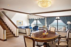 אזור ישיבה ב-Sheraton Grand Doha Resort & Convention Hotel