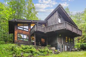 Κήπος έξω από το Perfect secluded 3 bedroom cozy getaway home Hawk Landing