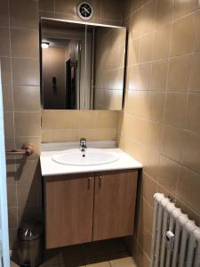 Koupelna v ubytování Résidence Res.de L'alpe - APPARTEMENT ALPE D'HUEZ CENTRE STATION MAE-2971 + 11 fotografií