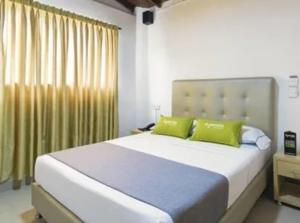 Postel nebo postele na pokoji v ubytování Hotel Colombia Avenida