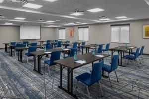 Konferenční prostory v ubytování Holiday Inn Express & Suites Midland Loop 250 by IHG + 37 fotografií
