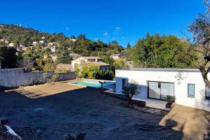 a house with a swimming pool in a yard at O Brésis d'Ales! in Alès