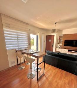 Η κουζίνα ή μικρή κουζίνα στο Apartamento Completo 2 Quartos com AC em Blumenau à 10min Vila Germânica, Tv a cabo e Premiere, ideal para família, Fácil acesso para Pomerode